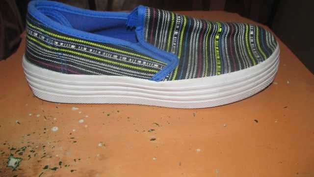 Продам новые мокасины