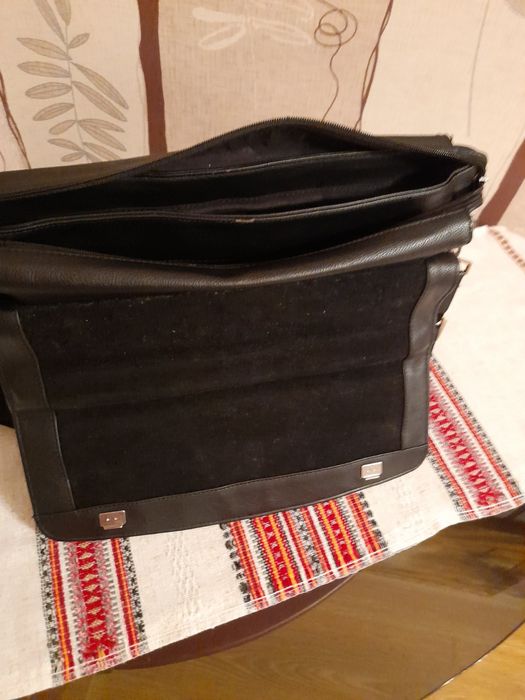 Продам чоловічу кожзам сумку-портфель.