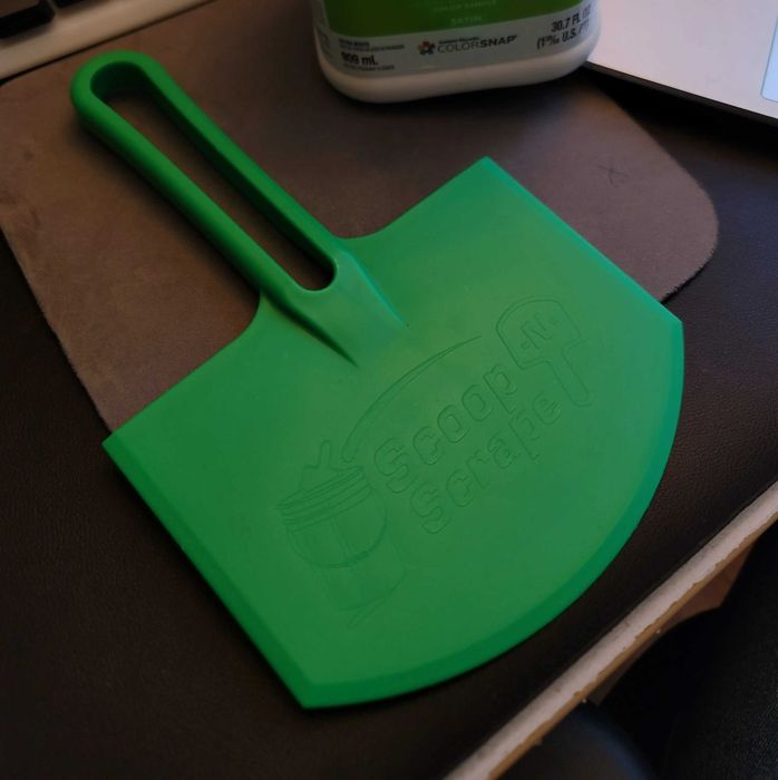 Изогнутый совковый скребок - шпатель для шпатлевки б/у