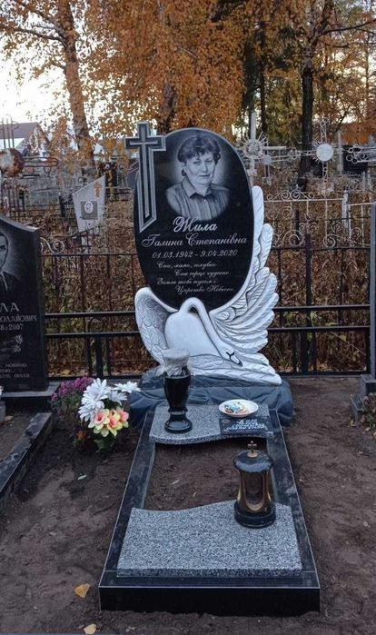 Пам'ятники з граніту .