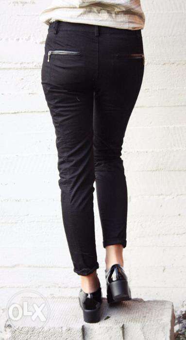 Czarne spodnie cygaretki Zara