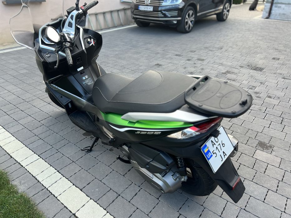Максі скутер Kawasaki J300