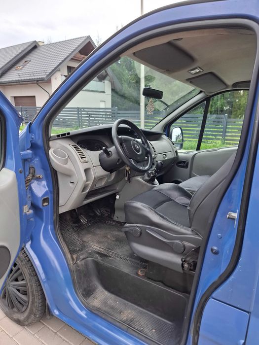 Renault Trafic 2.0 dci 9 osobowy long