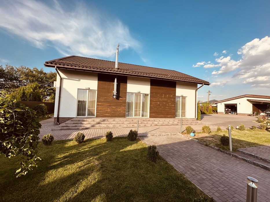 Продажа нового 2-эт. Дома 260м2 район Лесопарковая.