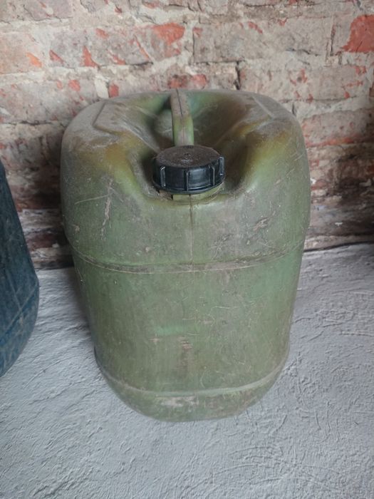 Dwie beczki na paliwo po 30l