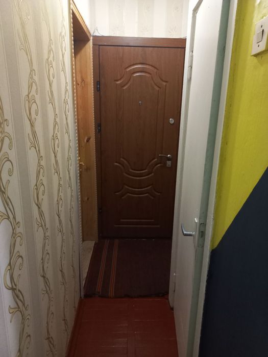 Здається кімната в гуртожитку з комунальними