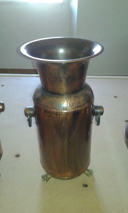 Jarrões em cobre martelado