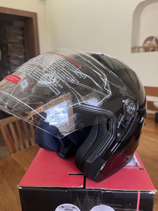 Sprzedam kask Awina czarny NOWY