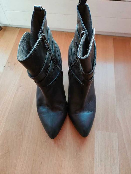 Skórzane jesienne botki na obcasie Tamaris r. 40