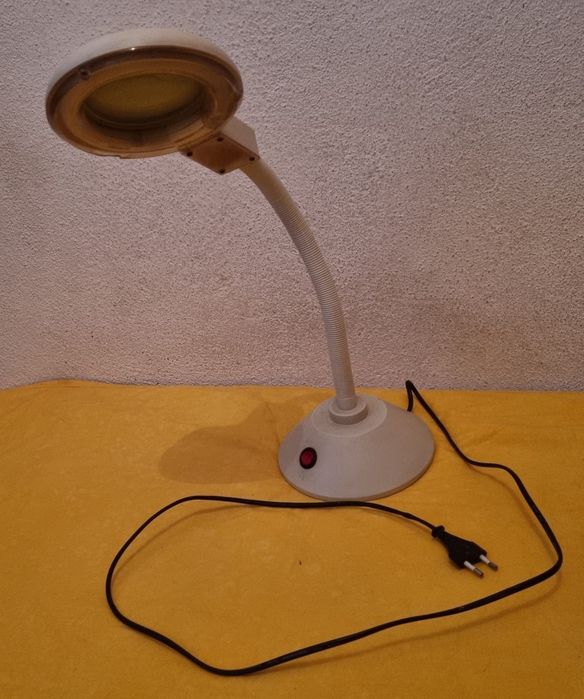 Candeeiro usado em bom estado luz led