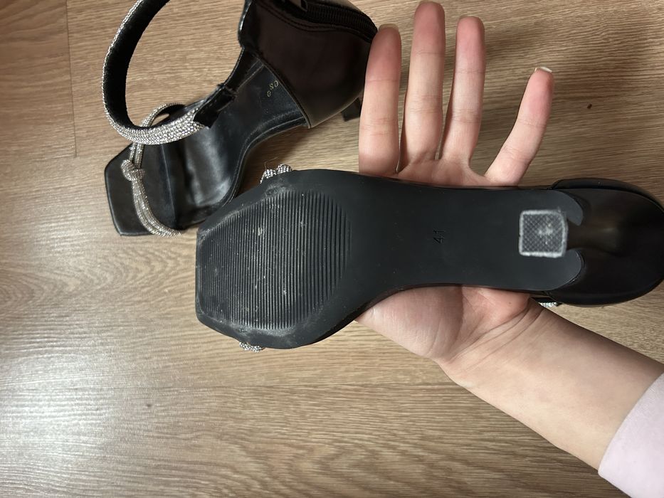 Босоніжки жіночі