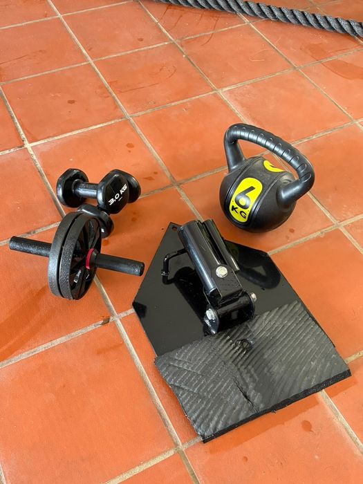 Plataforma T-Bar Row / Landmine para Barra Olímpica + Kettlebell 6 kg + Halteres 3 kg + Roda Abdominal