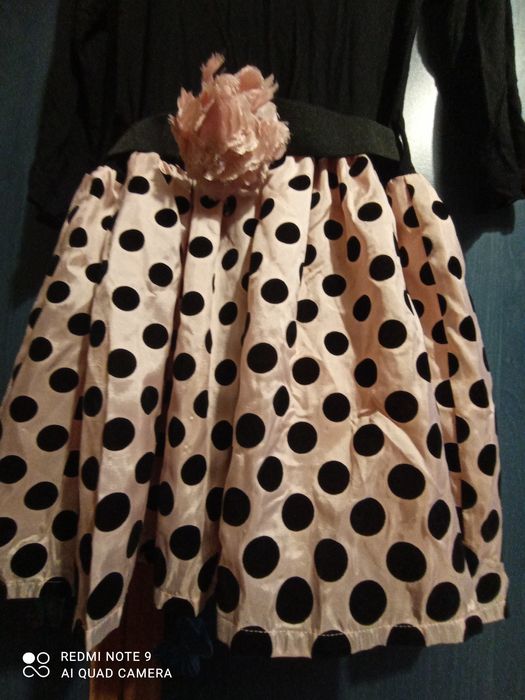 Sukienka dziewczęca.