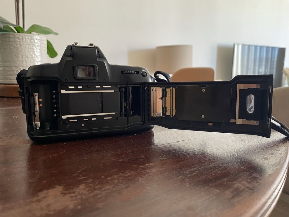 Máquina fotográfica Nikon F70