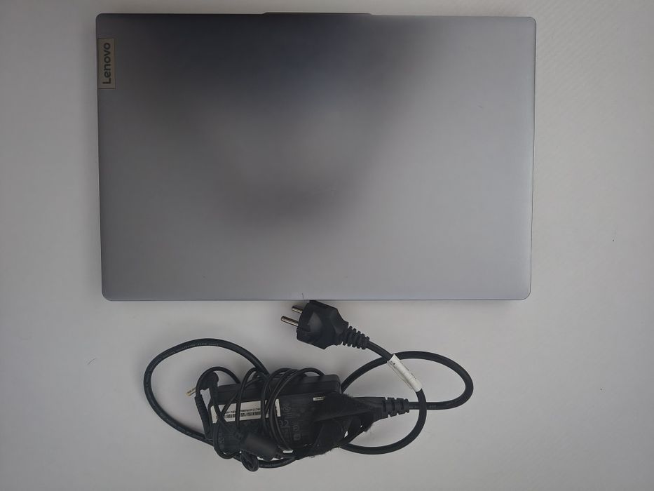 Lenovo IdeaPad Slim 3 15IAH8 i5 / 8GB / SSD / 15,6”
