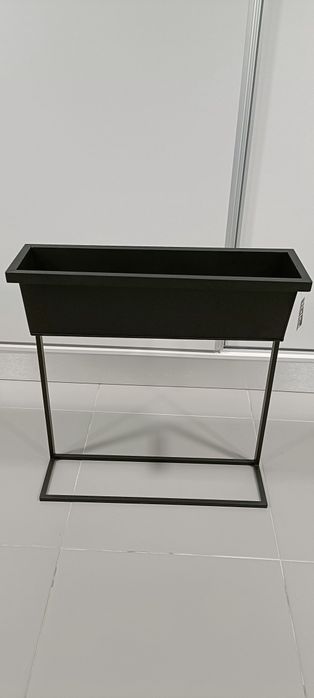 Floreira preta em metal