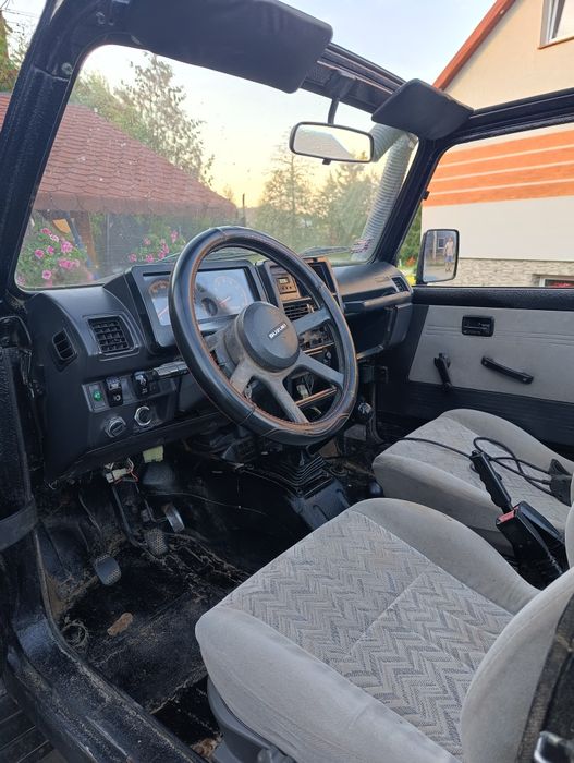 Auto terenowe Suzuki samuraj