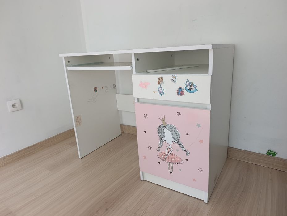 Biurko dla dziewczynki