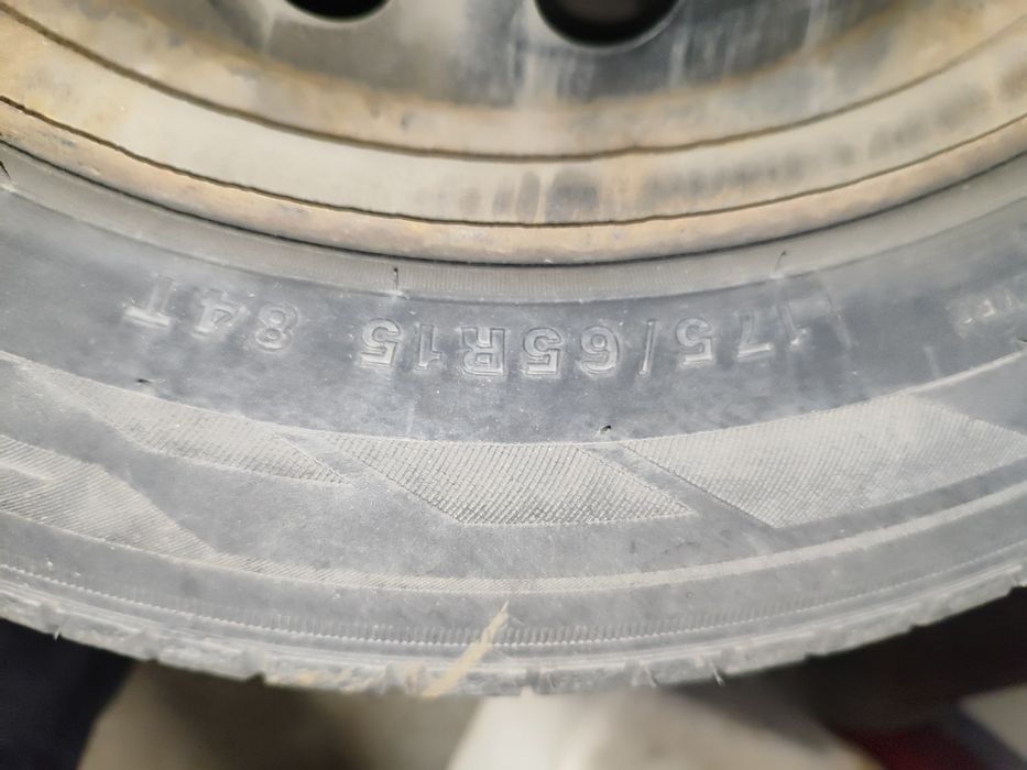 Całe koła z oponami zimowymi. Zetex