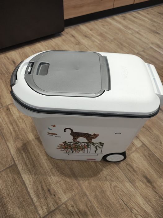 Pojemnik na suchy pokarm dla kotów 35L/12 kg
