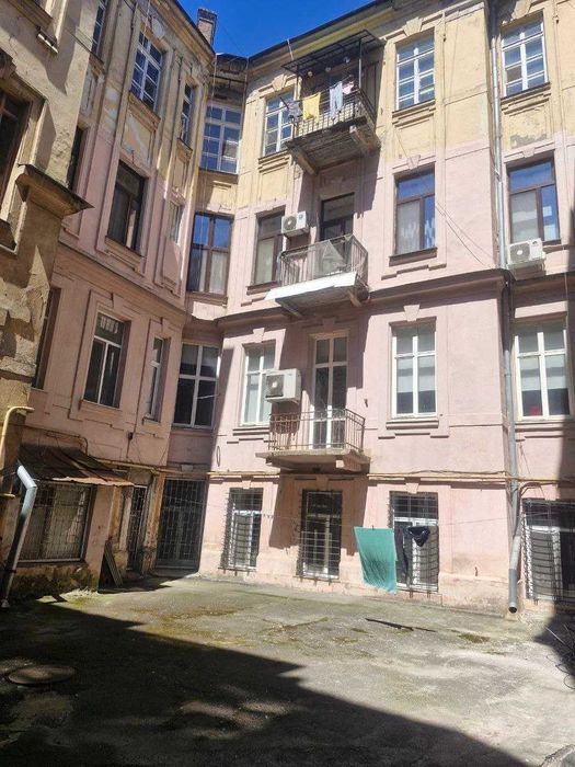 Продаю 3-кімнатну квартиру в центрі. Поруч — Дерибасівська, Соборка.   ЕС