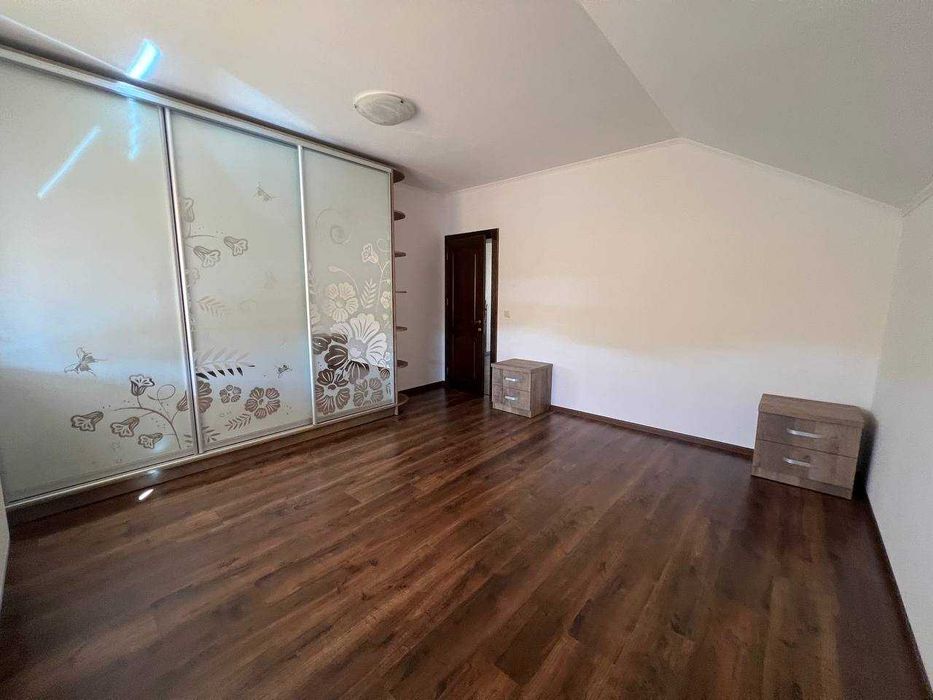 Продаж  БУДИНКУ 186 м2 з МІСЬКИМИ комунікаціями!