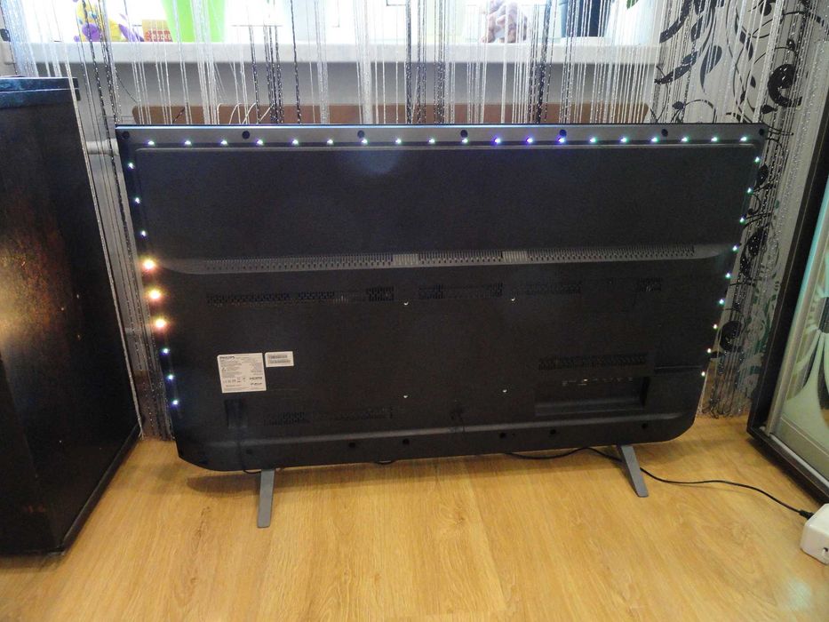 4К смарт телевизор PHILIPS 50" Ambilight