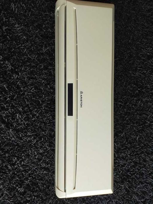 Ar Condicionado Ariston 18000 BTU's ( Unidade Interior e Exterior )