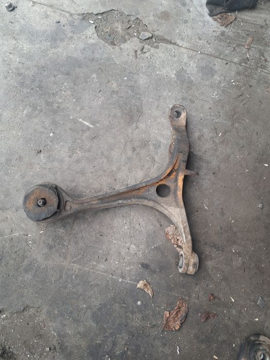 Ричаг передній нижній Honda Elysion Елізіон