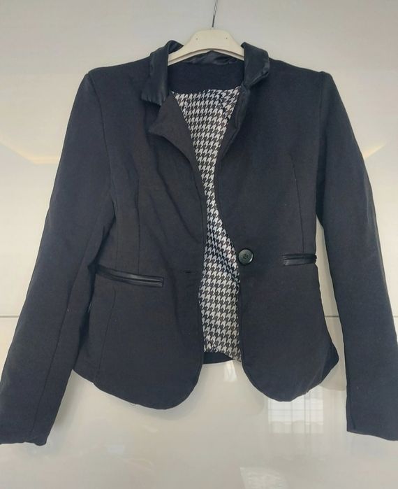 Czarny żakiet damski