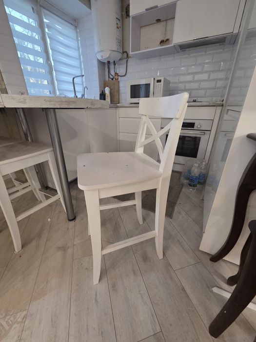 Стілець білий дерев'яний барний дерево