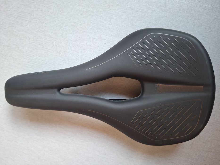 siodło siodełko rowerowe XLC SA-S10 143 mm