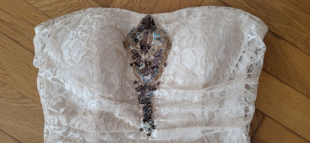 Sukienka Morgan&Co kremowa ecru bez ramion koronka frędzle ślub wesele