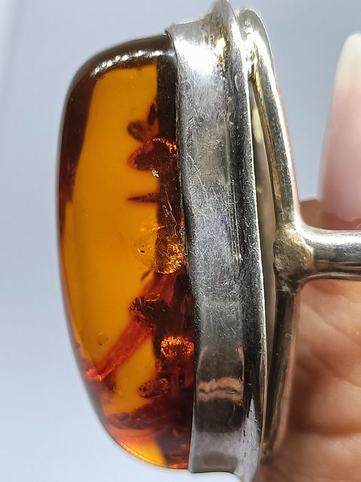 Wyjątkowy pierścionek ze srebra z bursztynem, srebro 925