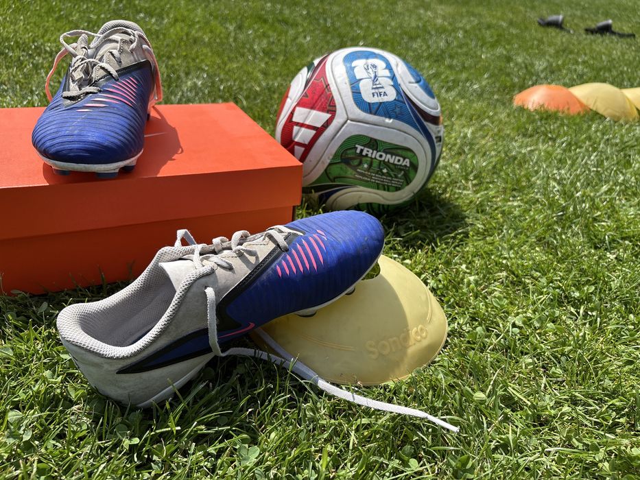 Buty do piłki nożnej NIKE PHANTOM R 36,5