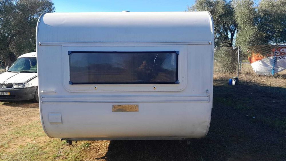 Rara Caravana Alemã Weippert extra longa com eixos duplos