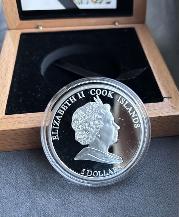 Срібна монета ,,З 8 Березняʼʼ з  кришталиком Swarovski