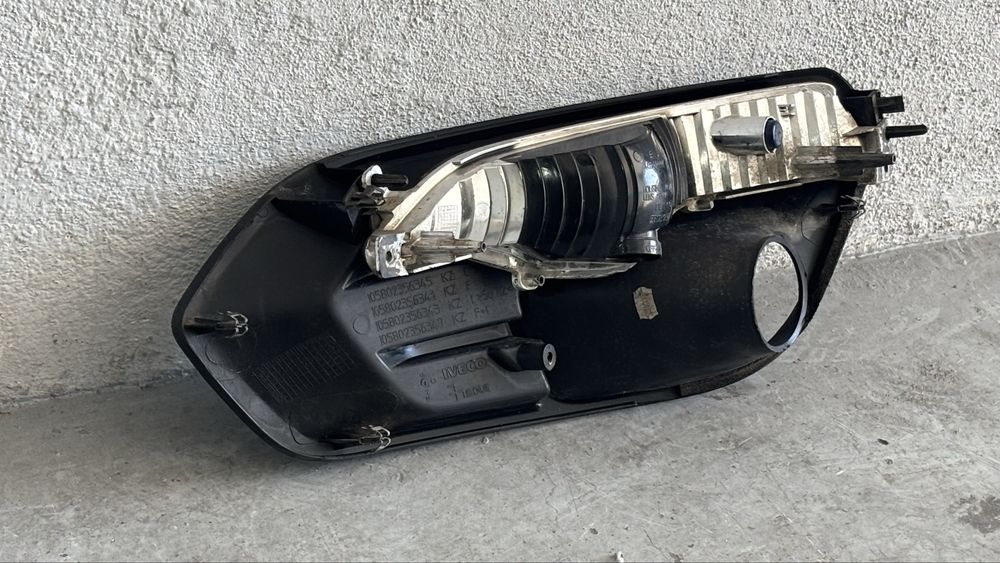 Conjunto Pisca + Moldura/Grelha Farol de Nevoeiro Direito IVECO Daily 2019+