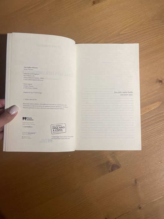 Livro “Uma Mulher Diferente” de Penny Vincenzy