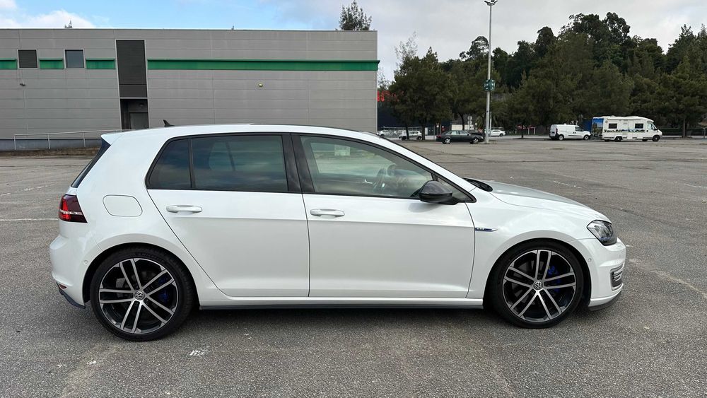 Volkswagen Golf GTE Plug-in Hybrid | DSG | Teto Panorâmico | Couro | LED | Câmara | Revisões VW