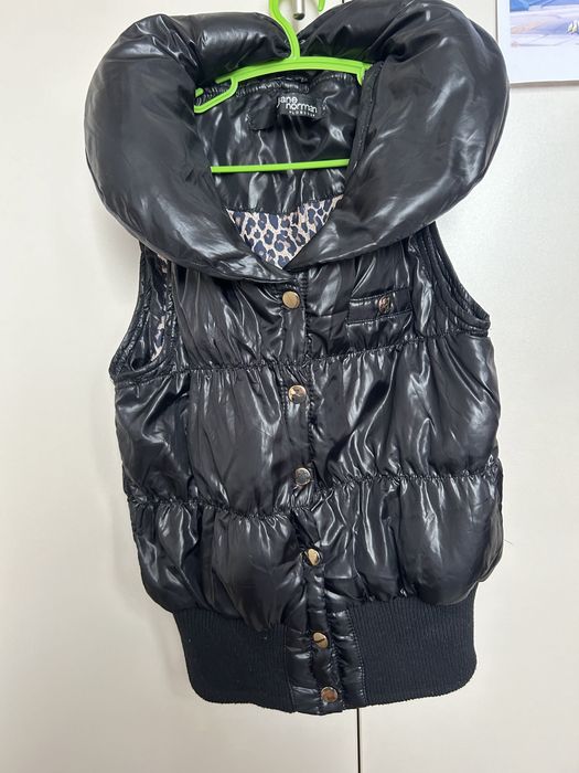 Тепла безрукавка на дівчинку