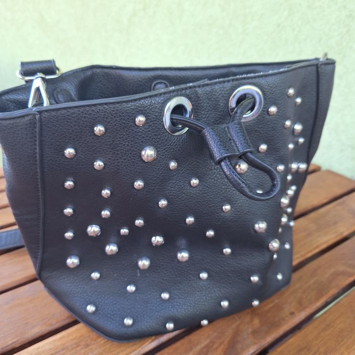 Torebka damska czarna z paskiem