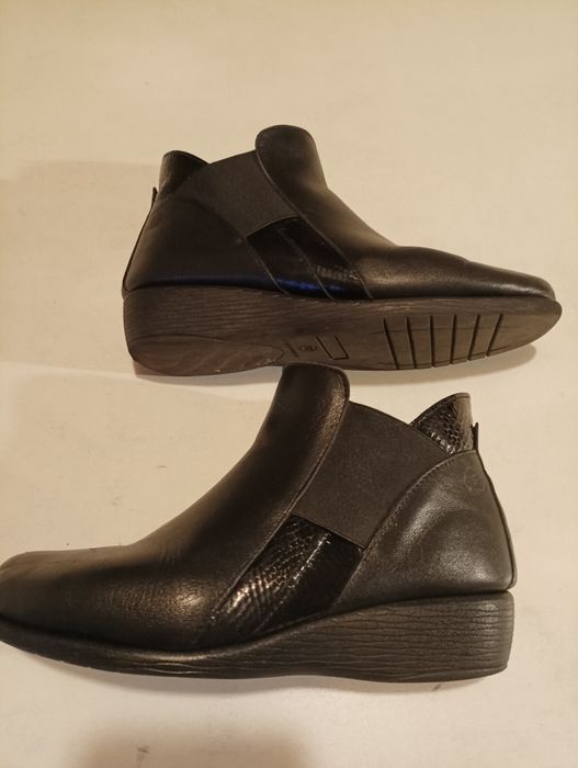 Botas em couro preto,made on Portugal , tamanho 37,botas usadas, mas em muito bom estado.