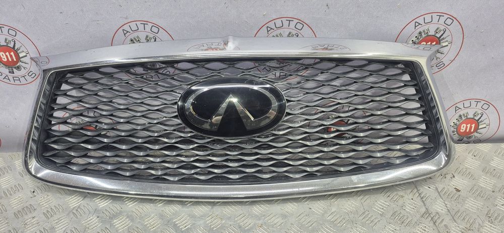 Решітка радіатора з емблемою на Infiniti Q60 2017-2022