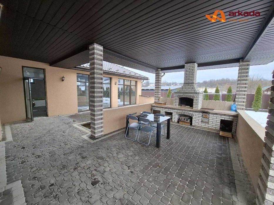 Просторий будинок із відпочинковим комплексом. Продаж