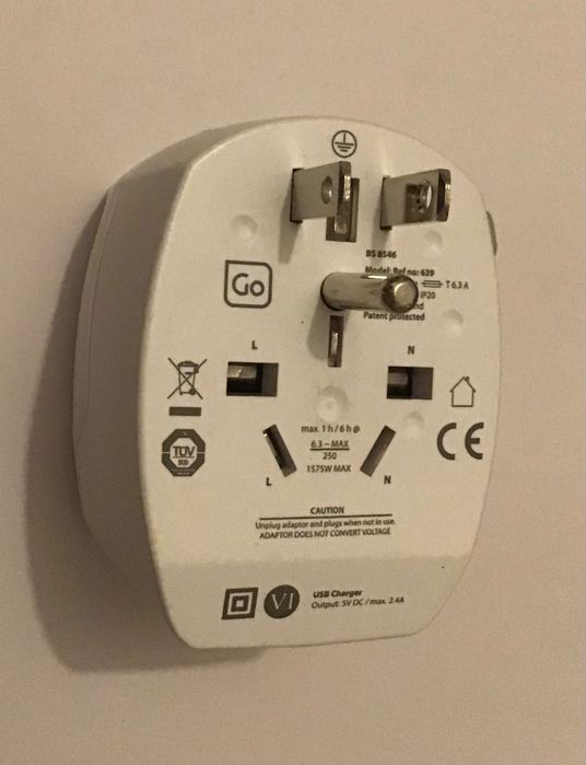 Adaptador universal eur + mundo + usb