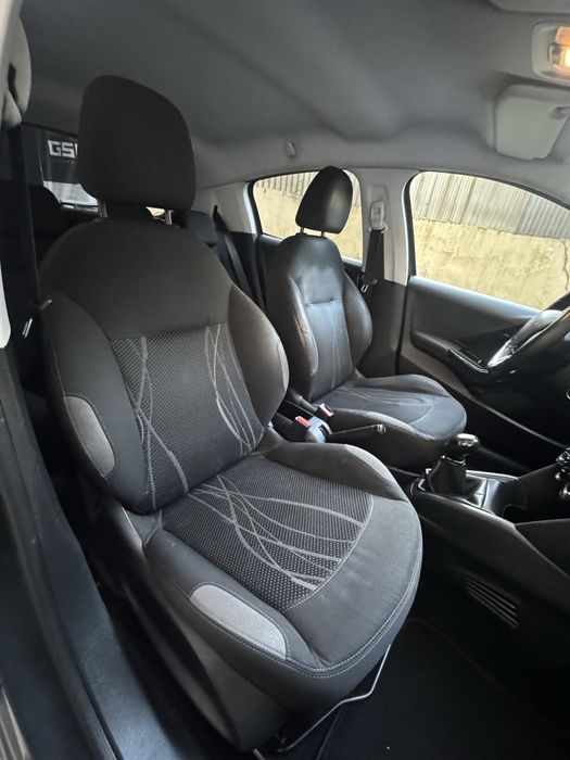 Peugeot 208 1.2 VTi 82cv Gasolina - 160milkm - Nacional