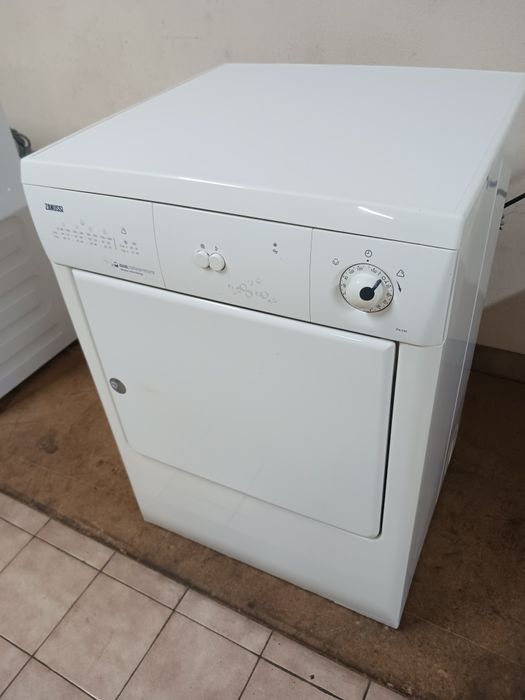Máquina de secar roupa zanussi,,de tubo ....em ótimo estado possibilid