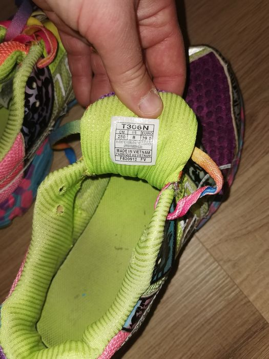 Sapatilhas asics t 306N