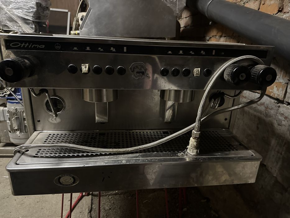 Продам кавомашинку на два рожка кнопка